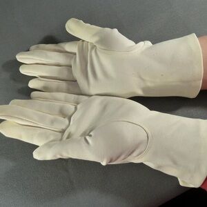 Elegant Cream Gloves